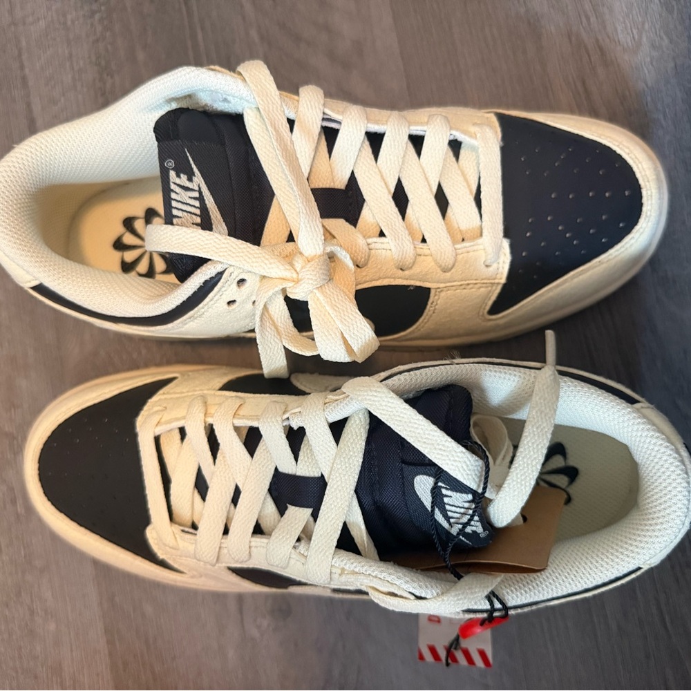 Nike Dunk Low Sneakers - Picture 3 of 5